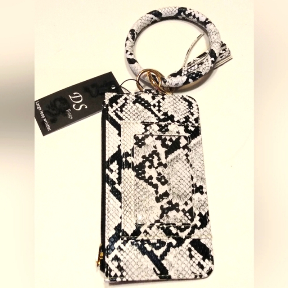 DS Loop Wristlet Wallett NWT Cobra Print Tasseled Travel Clubbing